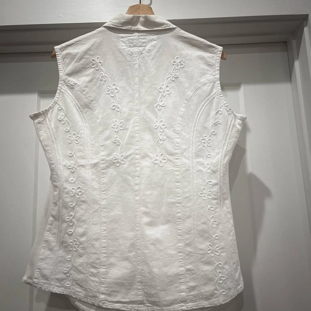 Scully White Floral Embroidered Blouse - Picture 15 of 15